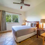 Classic Condo On 5Th Avenue , Steps From The Beach - Mclaren