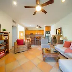 Classic Condo On 5Th Avenue , Steps From The Beach - Mclaren
