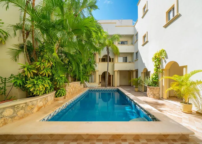 Classic Condo On 5Th Avenue , Steps From The Beach - Mclaren