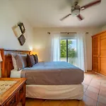 Classic Condo On 5Th Avenue , Steps From The Beach - Mclaren